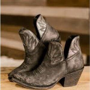 MAKE AN OFFER - ARIAT Hazel Boot Bootie